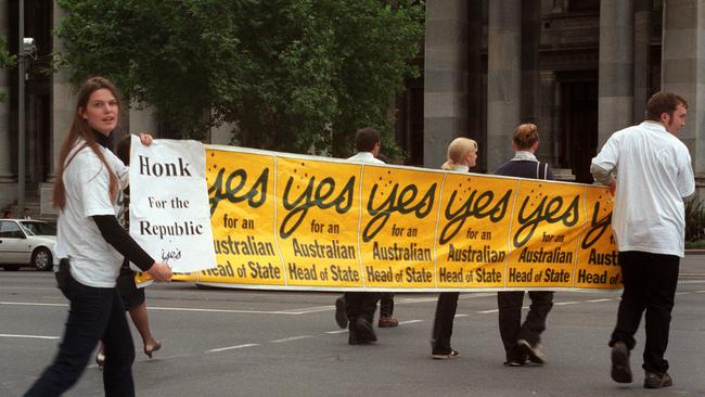 Republic referendum "Yes" vote campaign. "Honk for the Republic" campaigners walking streets of Adelaide in November 1999.