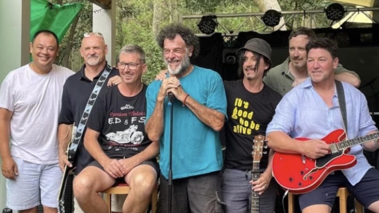 The Truesports band, featuring Richard Chee Kee (singer), Eric Grothe Snr (guitar), Gavin Robertson (drums), Mike Whitney (singer), long-time musicians Steve Balbi (bass guitar) and Andrew Dawson (keyboards), and Mark Spudd Carroll (guitar).