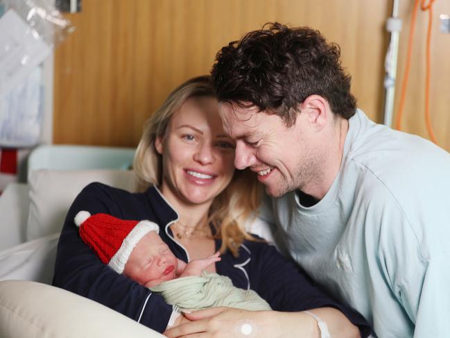 Lachie Neale  with his new baby son Freddie wife Julie. Story info phone Reshni at the Mater hospital ph 0417191094.   Pic Annette Dew