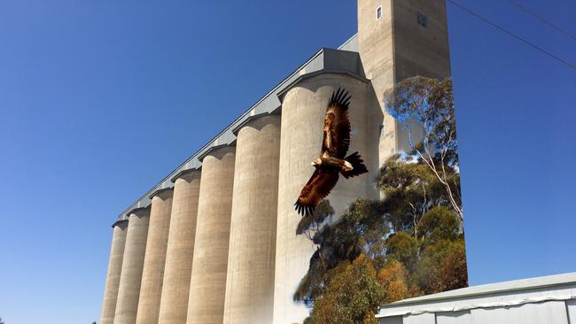 The design for the permanent art work that will adorn the Karoonda silos