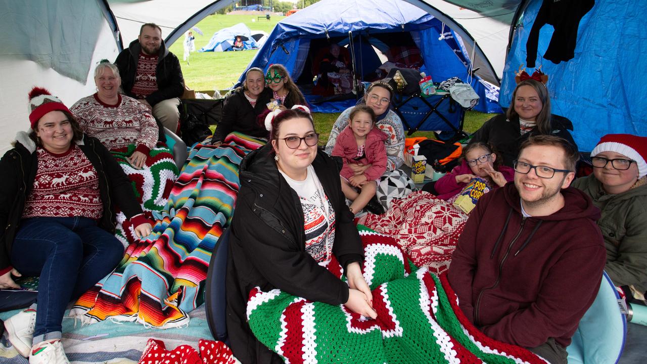 Gallery: Adelaide’s 2023 Carols By Candlelight Keep Singing In The Rain ...