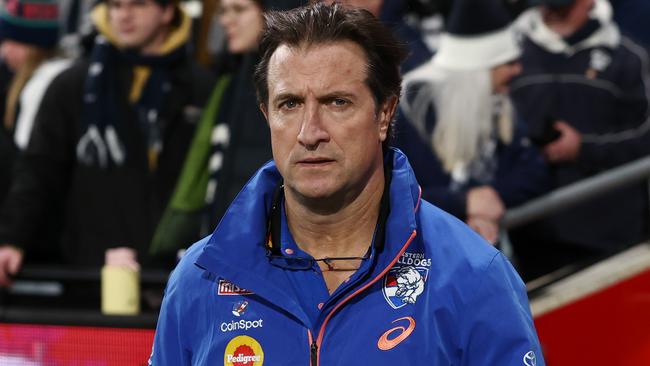 MELBOURNE, AUSTRALIA – August 26, 2023. AFL. Luke Beveridge, Senior Coach of the Bulldogs before the round 24 match between Geelong and the Western Bulldogs at GMHBA Stadium in Geelong, Australia. Photo by Michael Klein.