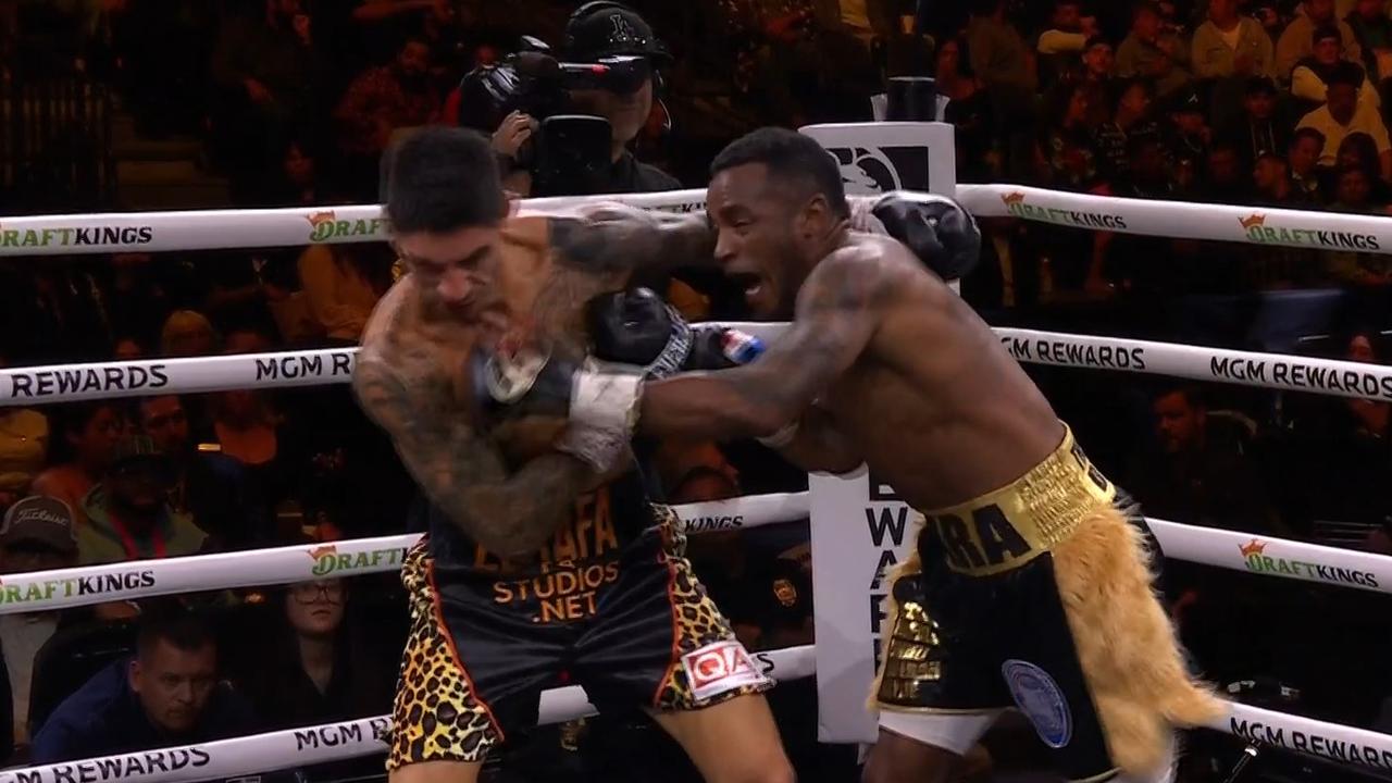 Erislandy Lara’s left hook did the damage. Photo: Main Event.