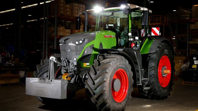 Fendt Vario 900 tractor.