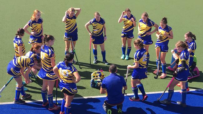 The Townsville women's team gather at quarter time.