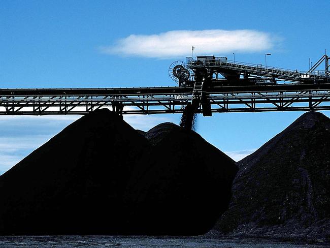 An undated handout photograph from Anglo American Plc shows coal being stockpiled at the Moura coal mine in Australia, released to the media on Monday, June 22, 2009.  Xstrata Plc, the Swiss metals company that sold shares in London seven years ago, is seeking a merger with Anglo American Plc  to create a mining group that would rival BHP Billiton Ltd., the world's largest. Source: VisMedia via Bloomberg News EDITOR'S NOTE: NO SALES. EDITORIAL USE ONLY.