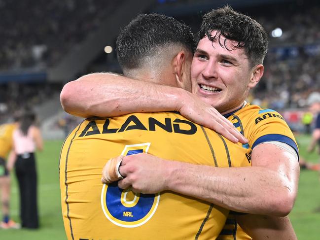 TOWNSVILLE, AUSTRALIA - SEPTEMBER 23: Dylan Brown and Mitchell Moses of the Eels celebrate winning dthe NRL Preliminary Final match between the North Queensland Cowboys and the Parramatta Eels at Queensland Country Bank Stadium on September 23, 2022 in Townsville, Australia. (Photo by Bradley Kanaris/Getty Images)