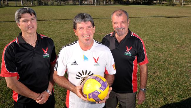 1991 – Winner Les Kunde from Caloundra (centre) alongside Vice President Marcel Pitot (left) and President Chris McCormack. Picture: Warren Lynam