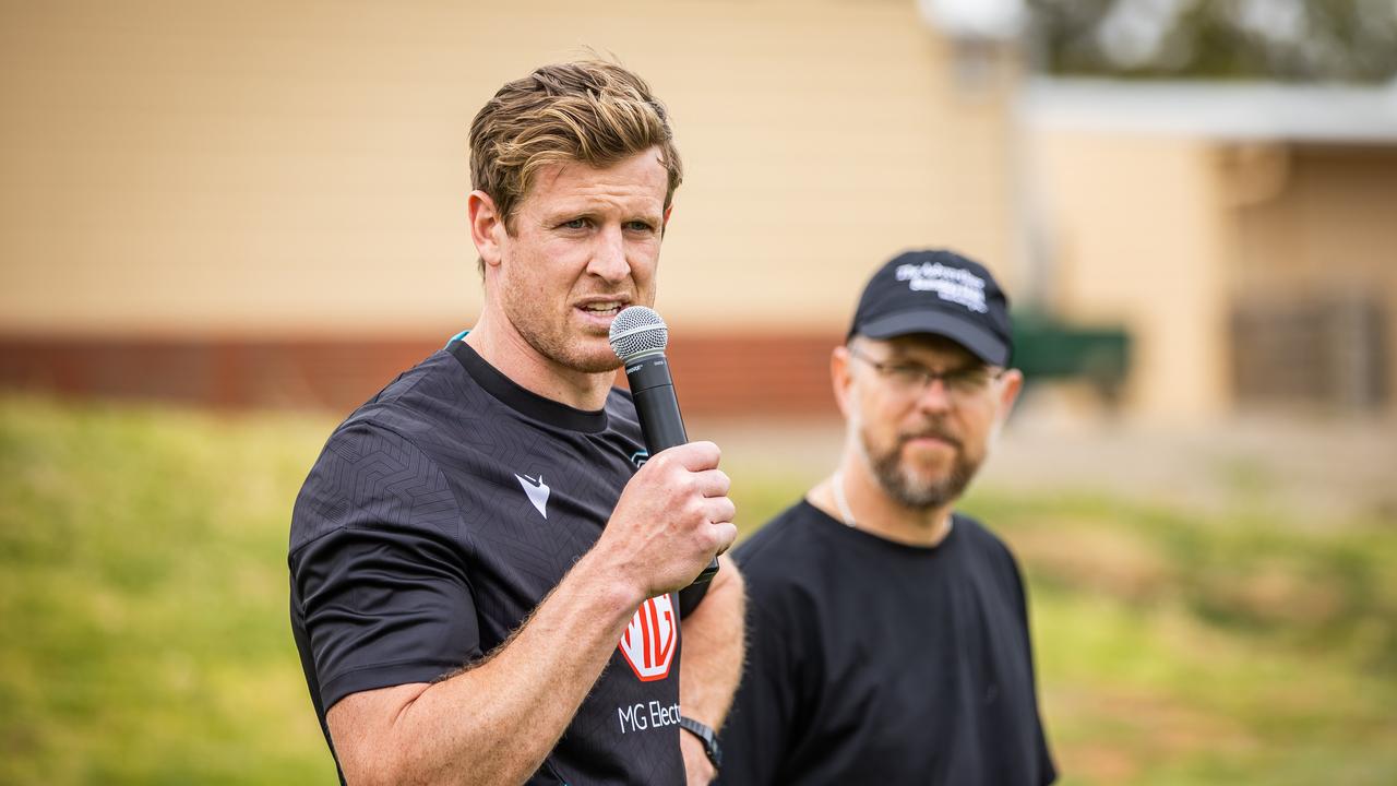 Port Adelaide player Tom Jonas visiting Mannum Community College. Picture: Tom Huntley