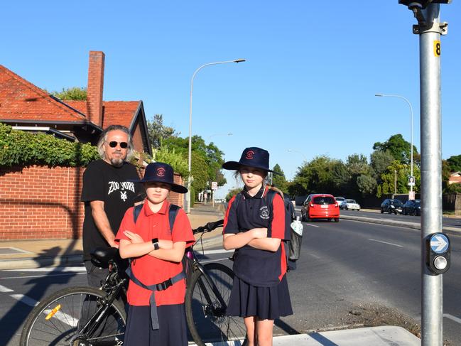 ‘On edge’: Fears for kids’ safety on notorious intersection