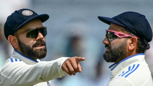 India's Virat Kohli talks with his captain Rohit Sharma (R) during the second day of the second Test cricket match between India and New Zealand at the Maharashtra Cricket Association Stadium in Pune on October 25, 2024. (Photo by Punit PARANJPE / AFP) / -- IMAGE RESTRICTED TO EDITORIAL USE - STRICTLY NO COMMERCIAL USE --