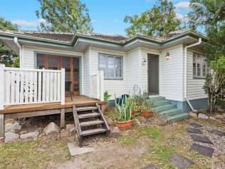 36 Frasers Road, Mitchelton sold under the hammer for $697,000.