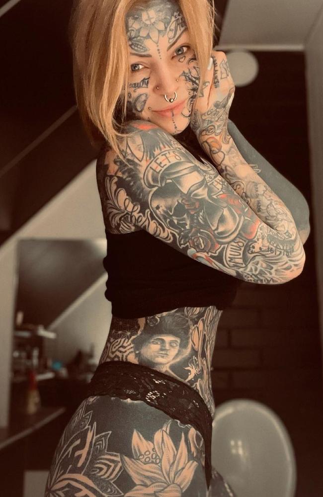 Tattoo Artist Aleksandra Jasmin Mums Body Covered In Ink Photos