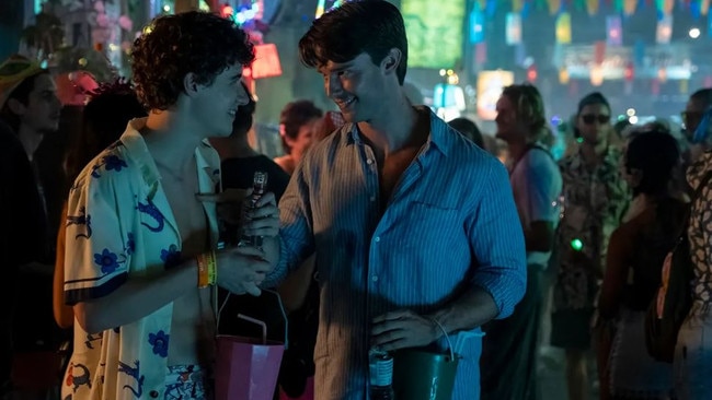 Sam Nivola (left) and Patrick Schwarzenegger’s characters kiss during a scene on this week’s episode of The White Lotus. Picture: Binge