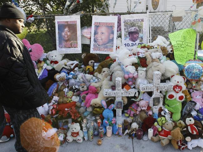 Mourning ... A makeshift memorial outside the Chicago home of Darnell Donerson in 2008. Picture: AP