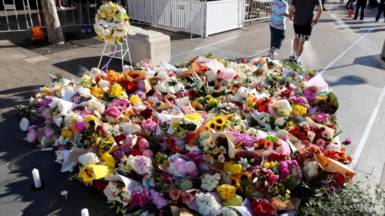 Nsw Police Urge Witnesses Of Westfield Bondi Junction Stabbing To Come 