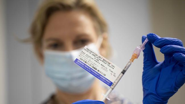 The interval between Pfizer vaccine doses given to Victorians at state-run clinics will be extended from three weeks to six weeks.