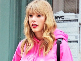 NEW YORK, NY - JULY 21: Taylor Swift seen on the streets of Manhattan on July 21, 2018 in New York, NY. (Photo by Josiah Kamau/BuzzFoto via Getty Images)