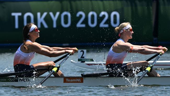 (L-R) Netherlands' Roos De Jong and Netherlands' Lisa Scheenaard compete in the women's double sculls semi-final during the Tokyo 2020 Olympic Games at the Sea Forest Waterway in Tokyo on July 25, 2021. (Photo by Charly TRIBALLEAU / AFP)