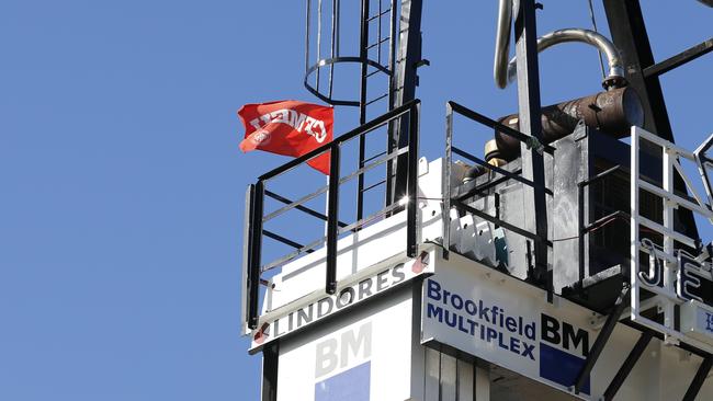 The CFMEU union flag flying at the Jewel construction site, Surfers Paradise. Photo: Jerad Williams