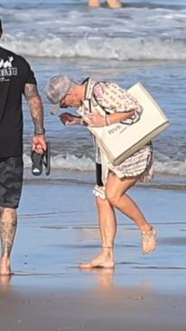 Pink stung by blue bottles on Gold Coast beach