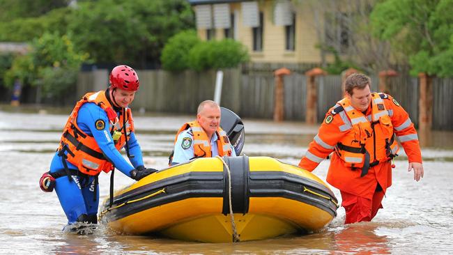 Tweed Heads State Emergency Services Swift Water Rescue crew and Tweed Heads Police move into Chinderah to assist with relocating locals.