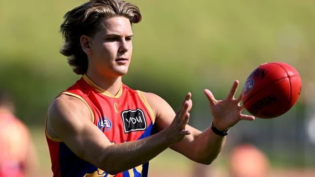 BRISBANE, AUSTRALIA - FEBRUARY 15: Will Ashcroft ctbduring a Brisbane Lions AFL training session at Brighton Homes Arena on February 15, 2023 in Brisbane, Australia. (Photo by Bradley Kanaris/Getty Images)