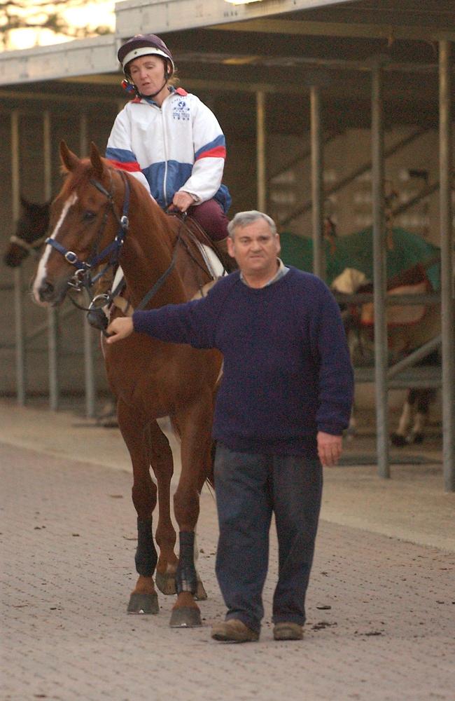 Horse trainer, journalist and race caller Terry Butts remembered | NT News