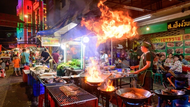 Street Food Bangkok: Petualangan Kuliner Memikat di Kota Langit