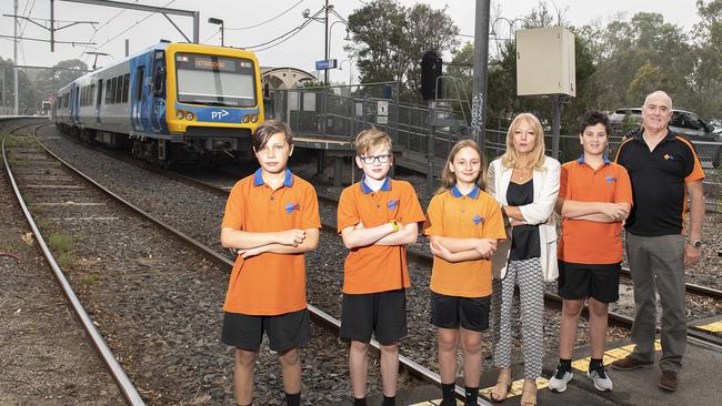 Diamond Creek East Primary School Principal Robert Rostolis, Mayor Karen Egan and students Zach, Henry, Sienna and William. Picture: Ellen Smith