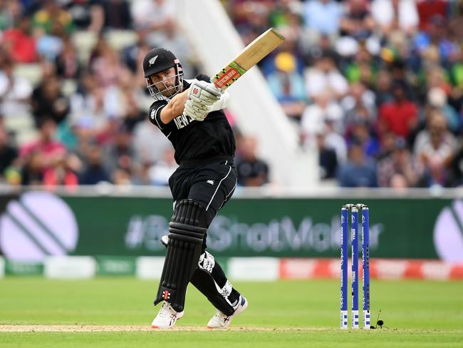 Kane WIlliamson smacks another boundary.