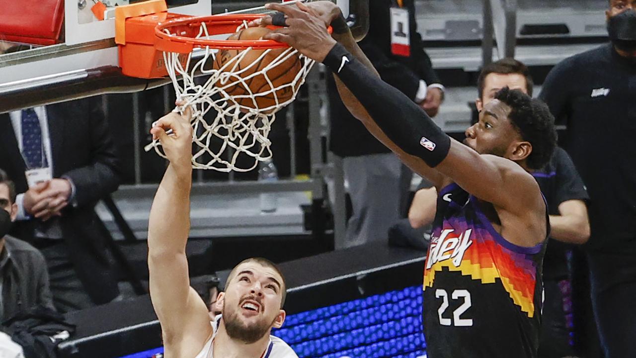 Deandre Ayton of the Phoenix Suns dunks the ball. Picture: Christian Petersen/Getty Images