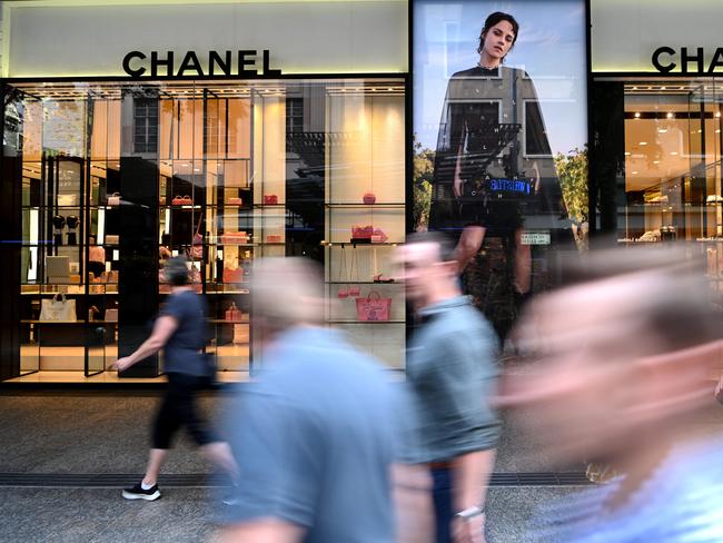 BRISBANE, AUSTRALIA - NewsWire Photos - APRIL 12, 2023., Consumer Spending, Shoppers at Queen Street Mall in Brisbane. Cash-strapped households are facing more hip-pocket pain, with the International Monetary Fund declaring interest rates must remain higher for longer to bring inflation under control., , Picture: Dan Peled / NCA NewsWire ,