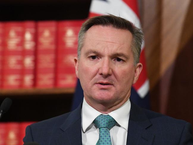 Shadow Treasurer Chris Bowen addresses the media at the Commonwealth Parliamentary Offices in Melbourne, Tuesday, May 1, 2018. The Shadow Treasurer has discussed the Federal Budget and APRA's CBA Prudential Inquiry's final report. (AAP Image/James Ross) NO ARCHIVING