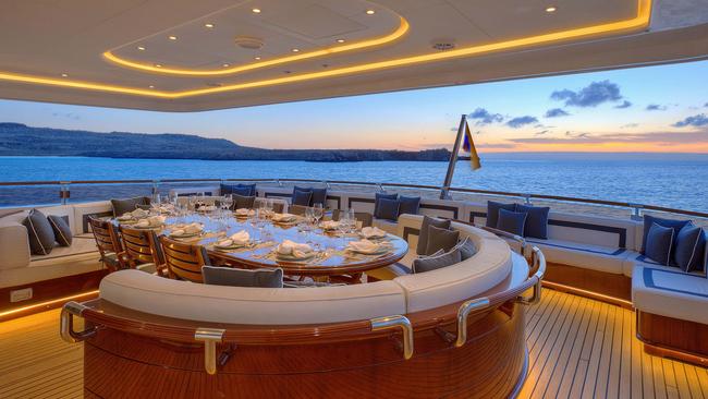 Al fresco dining at the stern of Aqua Mare.