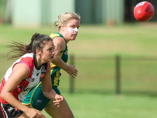 Southern Districts’ Lateesha Jeffrey (left) is still only 29, but already has 151 games of Premier League experience, and she is a premiership winner. Picture: Glenn Campbell