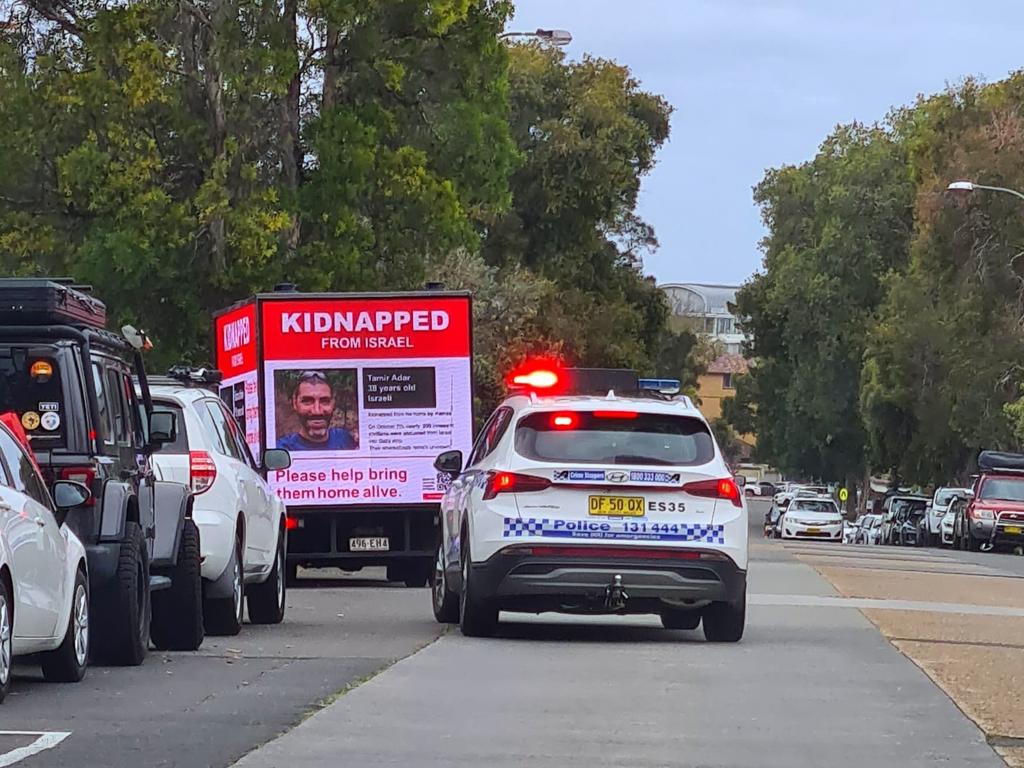 Police seen pulling over the truck in Bondi. Picture: X