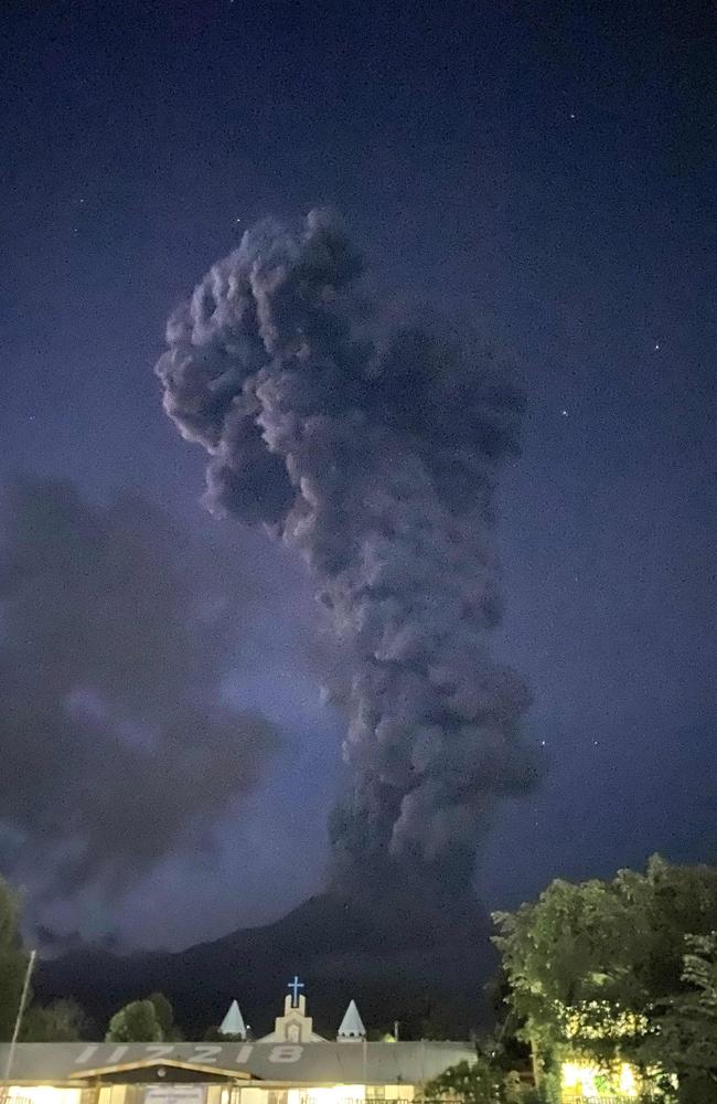 Philippines’ Mount Kanlaon Erupts With Volcanic Plume 5000 Metres High ...