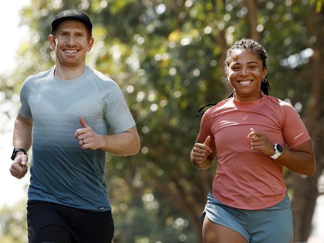 DAILY TELEGRAPH SEPTEMBER 11, 2024. Rebecca Bridgemohan who is taking part in the Sydney Marathon with Sydney based runner and nutritionist Mick Chapman who has expert advice on nutrition strategies for before, during and after the a marathon. Pictured going for a run at Paine Reserve in Randwick. Picture: Jonathan Ng