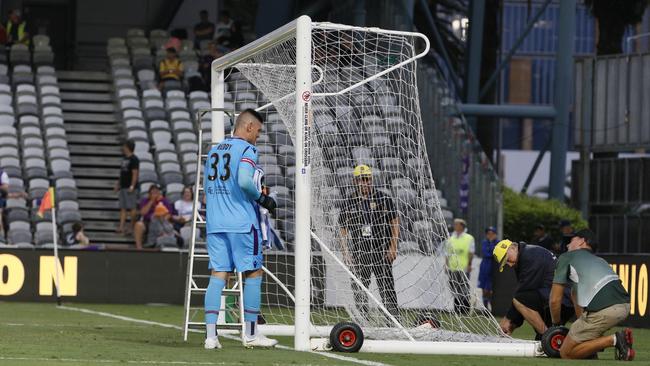 Perth Glory goalkeeper Liam Reddy watches as a new goal is installed