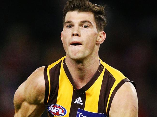 MELBOURNE, AUSTRALIA - AUGUST 18: Jaeger O'Meara of the Hawks handballs during the round 22 AFL match between the St Kilda Saints and Hawthorn Hawks at Etihad Stadium on August 18, 2018 in Melbourne, Australia.  (Photo by Michael Dodge/Getty Images)