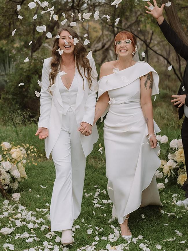 Hannah and Jewel Chenoweth, Faithwood Chapel, West Lakes. Picture: Katy Durn Photographics.