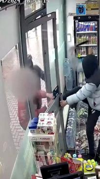 Robber tries to raids shop but is locked by shopkeeper