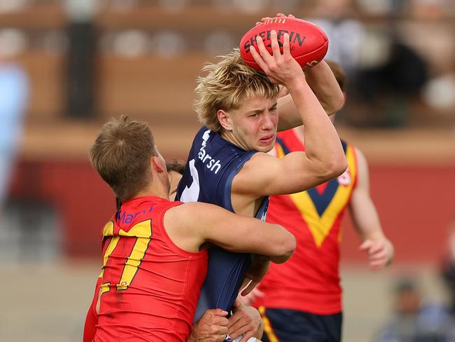 ADELAIDE, AUSTRALIA - June 30: Jesse Dattoli of Victoria Metro and Ned Atkinson of South Australia during the 2024 Marsh AFL Championships U18 Boys match between South Australia and Victoria Metro at Alberton Oval on June 30, 2024 in Adelaide, Australia. (Photo by Sarah Reed/AFL Photos via Getty Images)