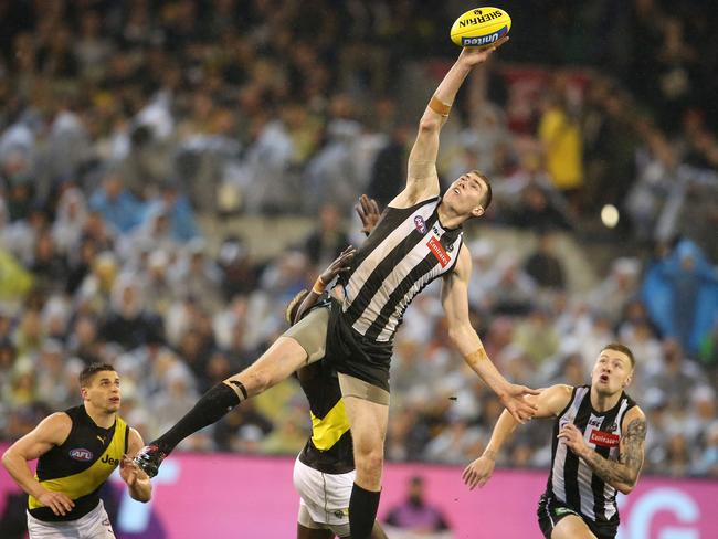 Mason Cox had little impact in the ruck or up forward. Picture: Michael Klein