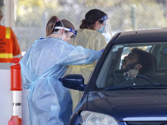 MELBOURNE, AUSTRALIA - NewsWire Photos MARCH 31, 2021: DHHS staff conduct covid testing at the drive through testing site in Heidelberg on Wednesday afternoon. Picture: NCA NewsWire / David Geraghty