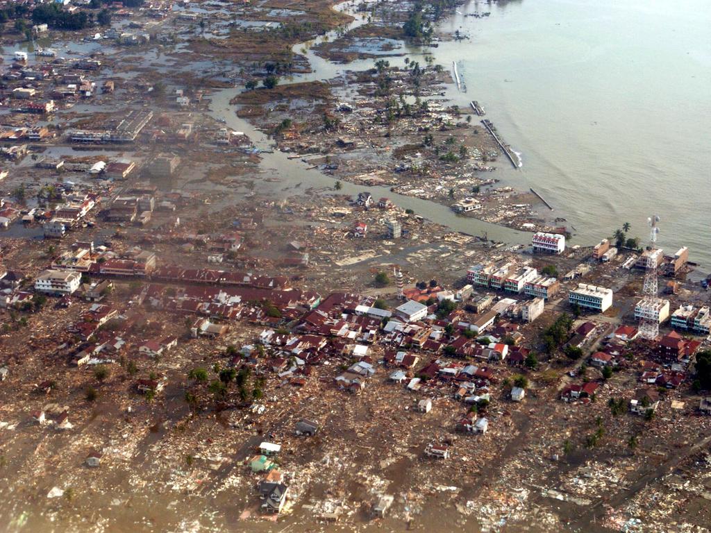 Meulaboh city under water 28 December 2004, after a quake and tidal waves hit Aceh province early December 26.  AFP PHOTO