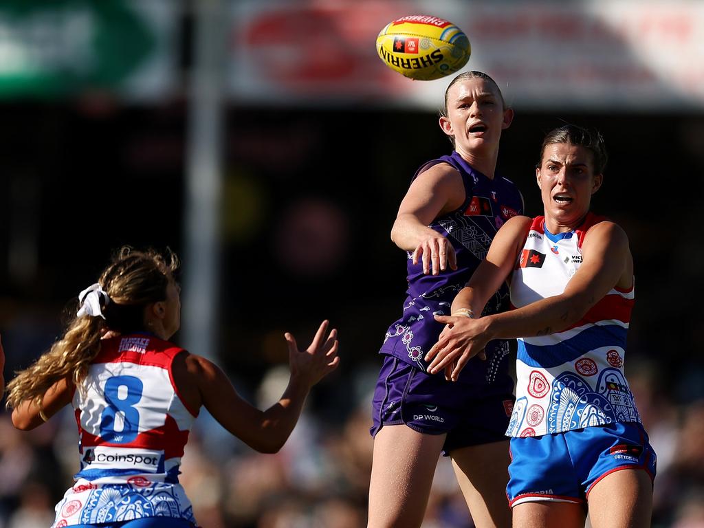 Mim Strom contests a ruck with Alice Edmonds. Picture: Will Russell/AFL Photos via Getty Images.