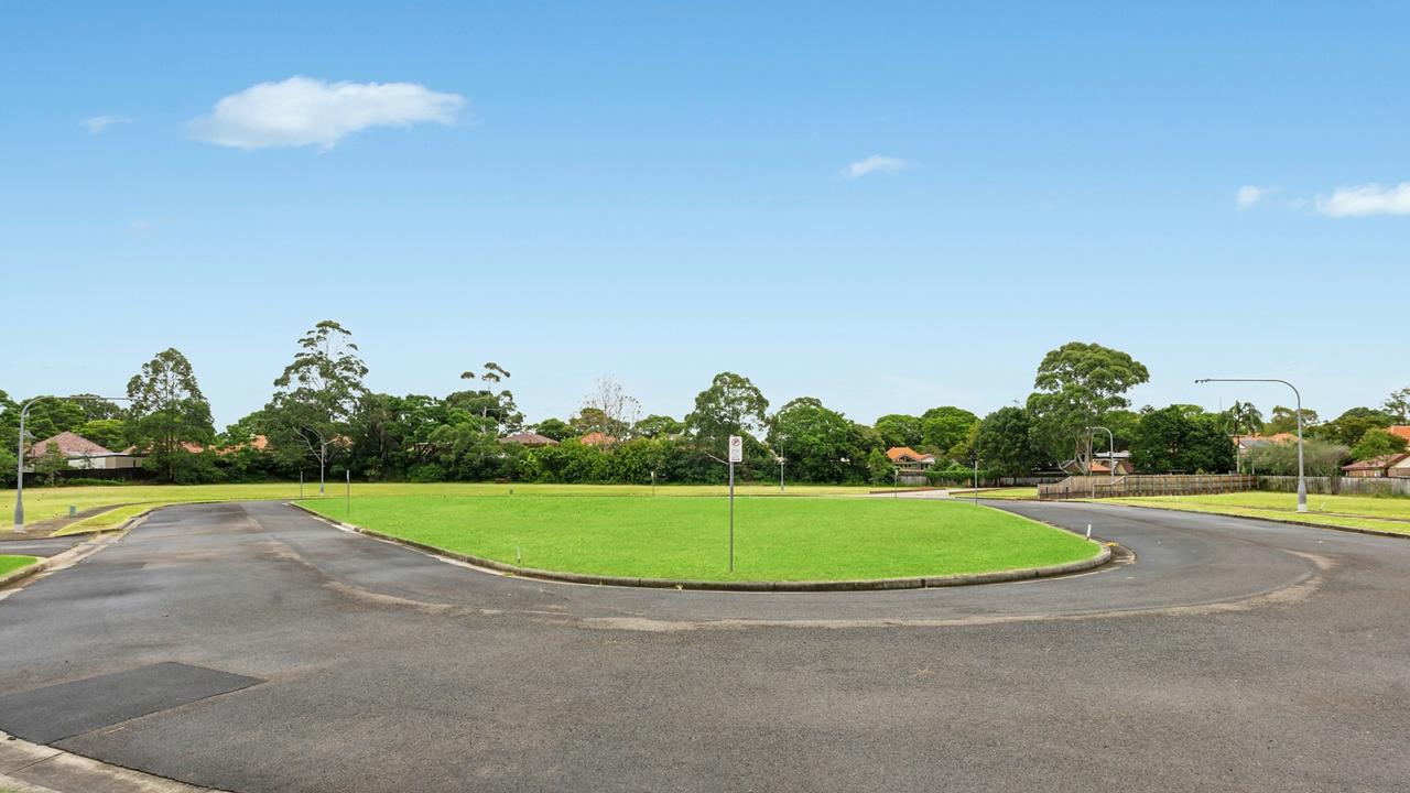 The 17 level lots range in size from 500sqm to 1,044sqm, with bidding expected to range between $1.6m to $2.85m.