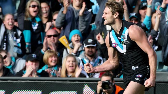 Jay Schulz celebrates his matchwinning goal against Melbourne to send Dom Cassisi into retirement with a victory. Picture: Simon Cross